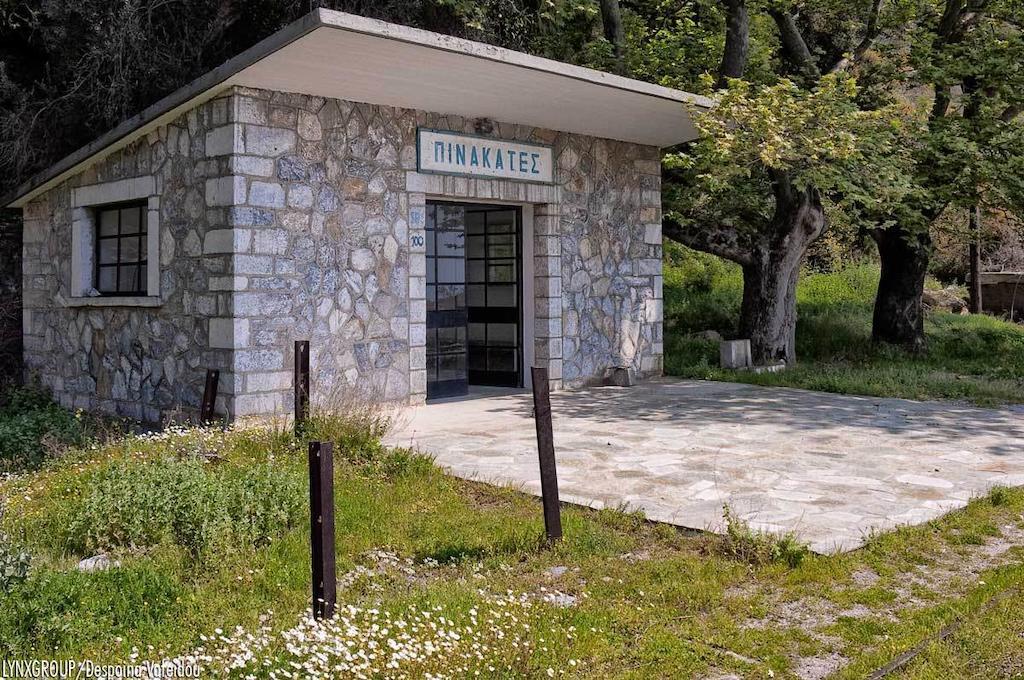 Alatinos Hotel Pinakátai Exterior photo